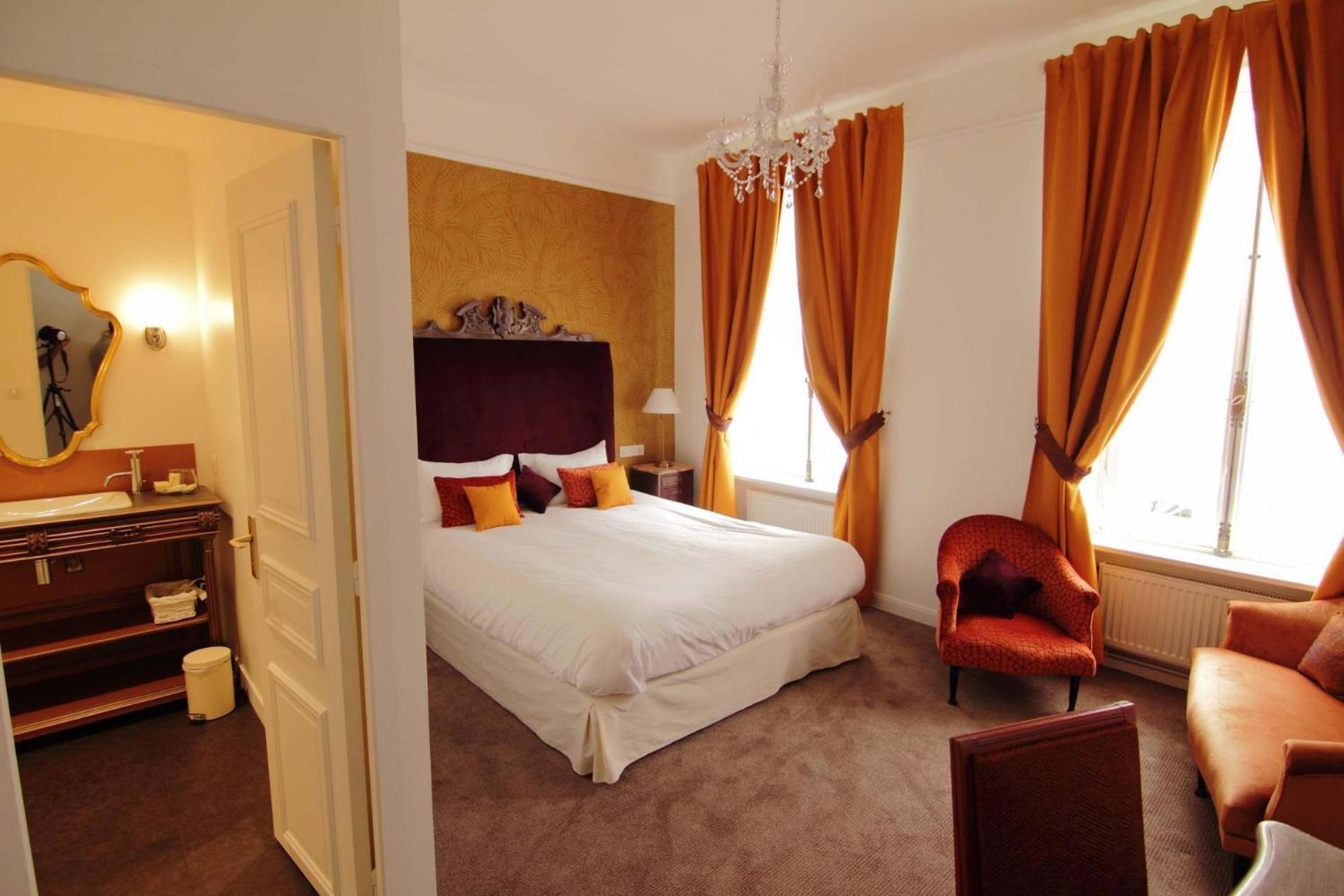 Logis Hotel Les Fuchsias Saint-Vaast-la-Hougue Exterior foto