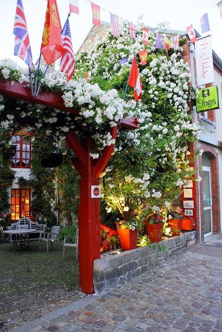 Logis Hotel Les Fuchsias Saint-Vaast-la-Hougue Exterior foto